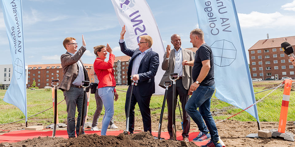 Første spadestik til nyt campus