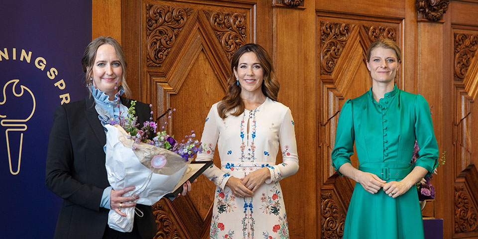 Undervisningsprisen overrakt til lektor Vibeke Røn Noer af Kronprinsesse Mary og Uddannelses- og Forskningsminister Ane Halsboe-Jørgensen
