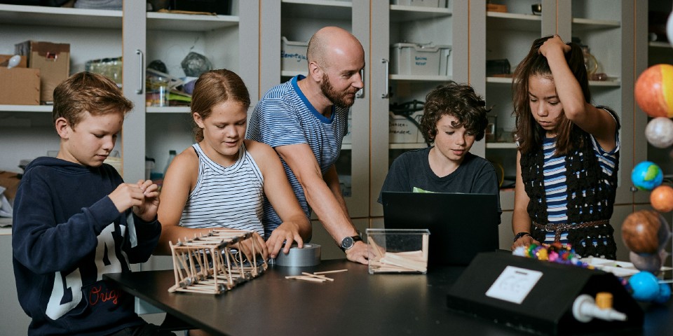 Foto af naturfagsundervisning i grundskolen