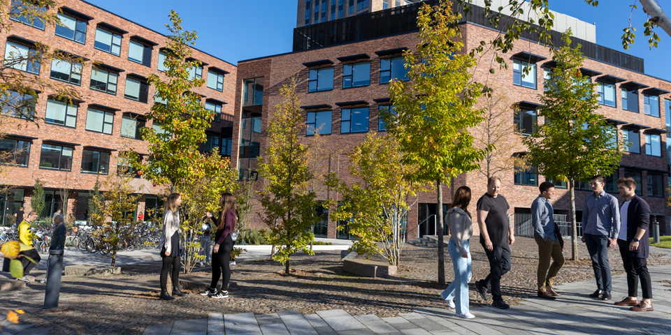 Studerede foran Campus Horsens