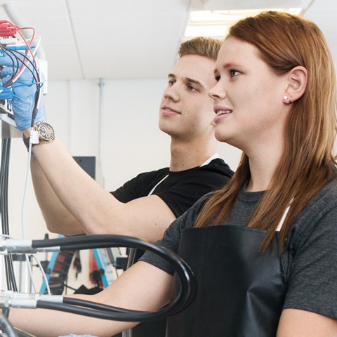 To maskiningeniørstuderende