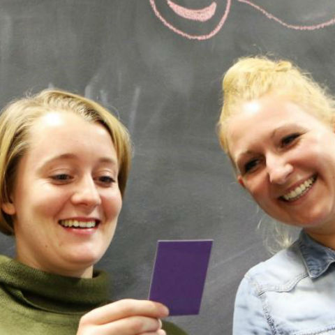 To studerende fra Multi Math kigger på et kort